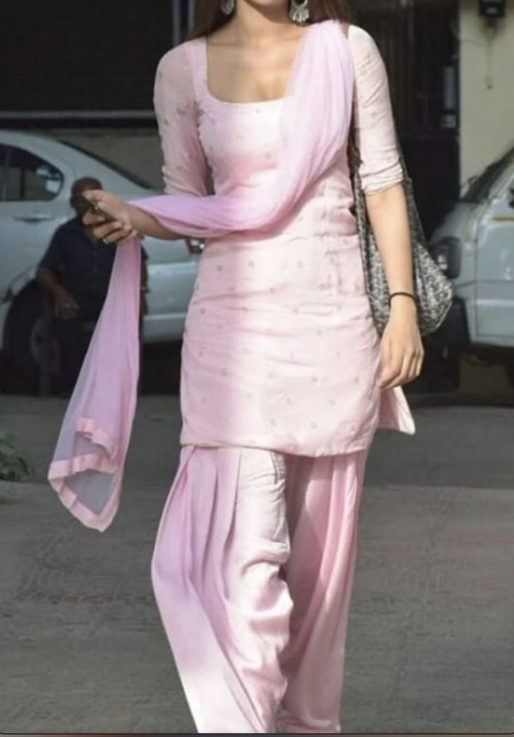 traditional dresses_Summer 2025’s It-Girl Aesthetic? South Asian Culture (Again)